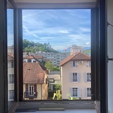 Petite *